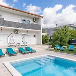 Apartment Luci - Private Heated Pool