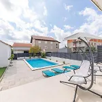 Luci - Private Heated Pool * Kastela