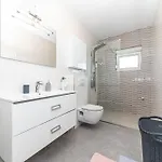Luci - Private Heated Pool Apartment Kastela