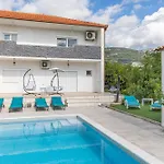 Luci - Private Heated Pool Apartment
