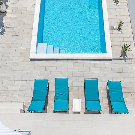 Luci - Private Heated Pool *