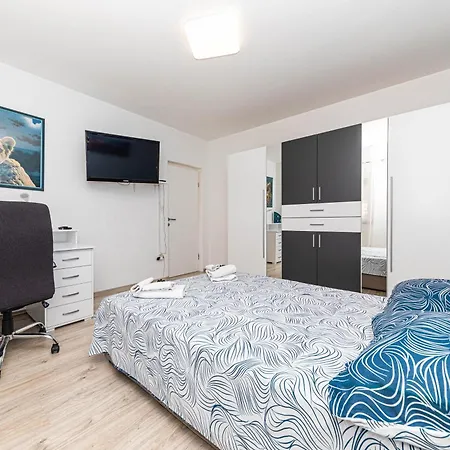 Apartment Luci Kastela
