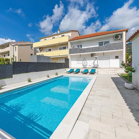 Luci - Private Heated Pool *