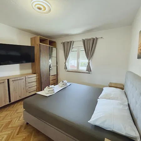 Apartment Luci - Private Heated Pool