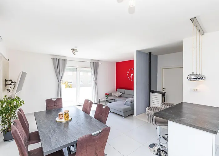 Luci - Private Heated Pool