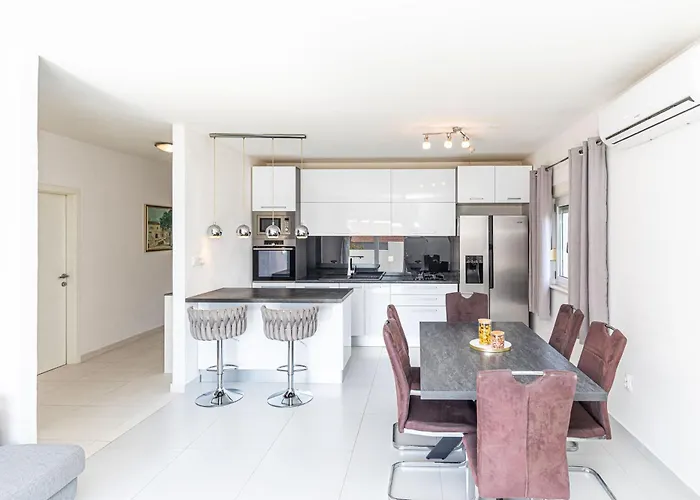 Luci - Private Heated Pool Kaštela