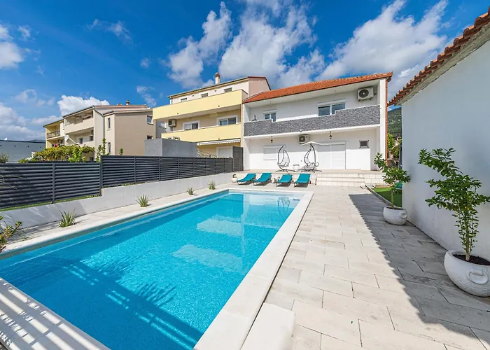 Luci - Private Heated Pool *