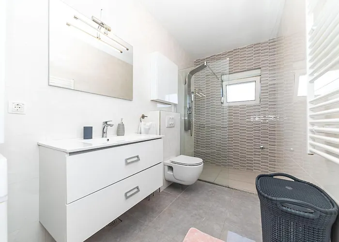 Luci - Private Heated Pool 아파트 Kaštela