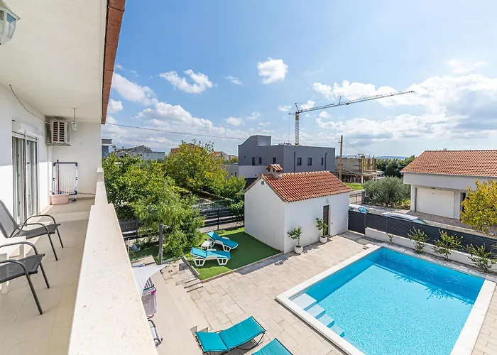 Luci - Private Heated Pool 아파트